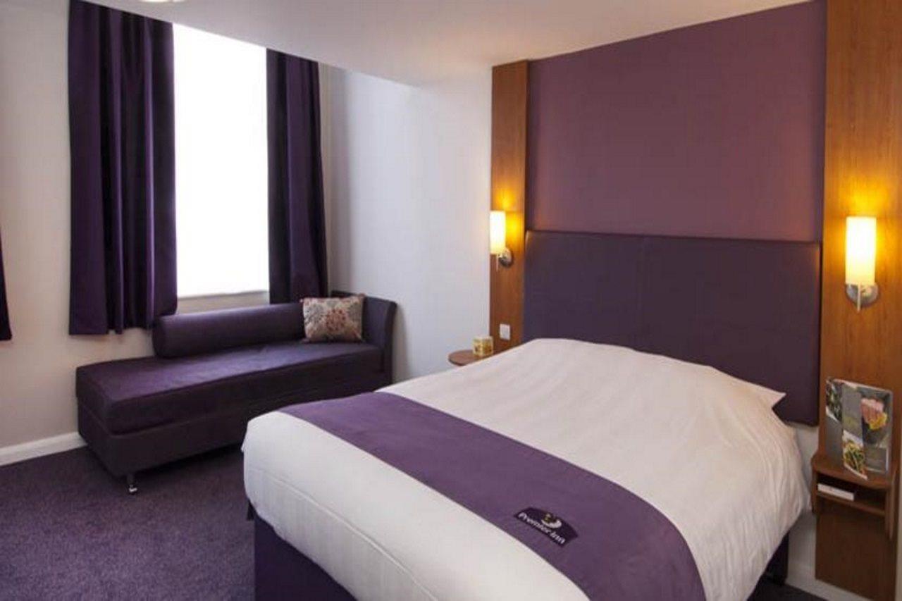 Premier Inn Ashford Central Экстерьер фото
