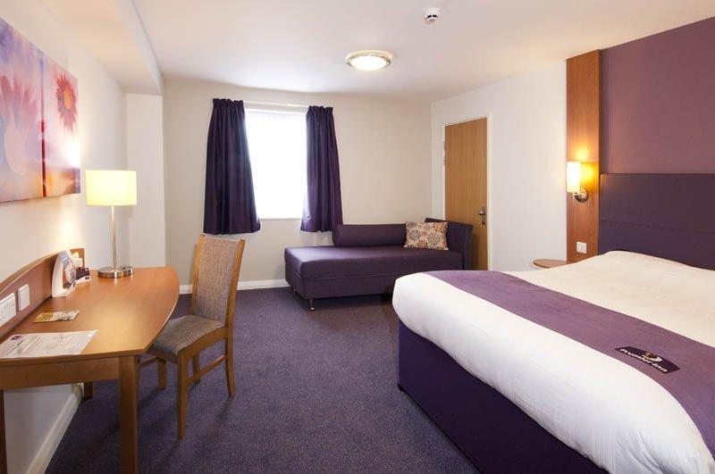 Premier Inn Ashford Central Экстерьер фото